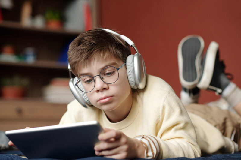 The Role of Audiobooks in Supporting Dyslexic Readers